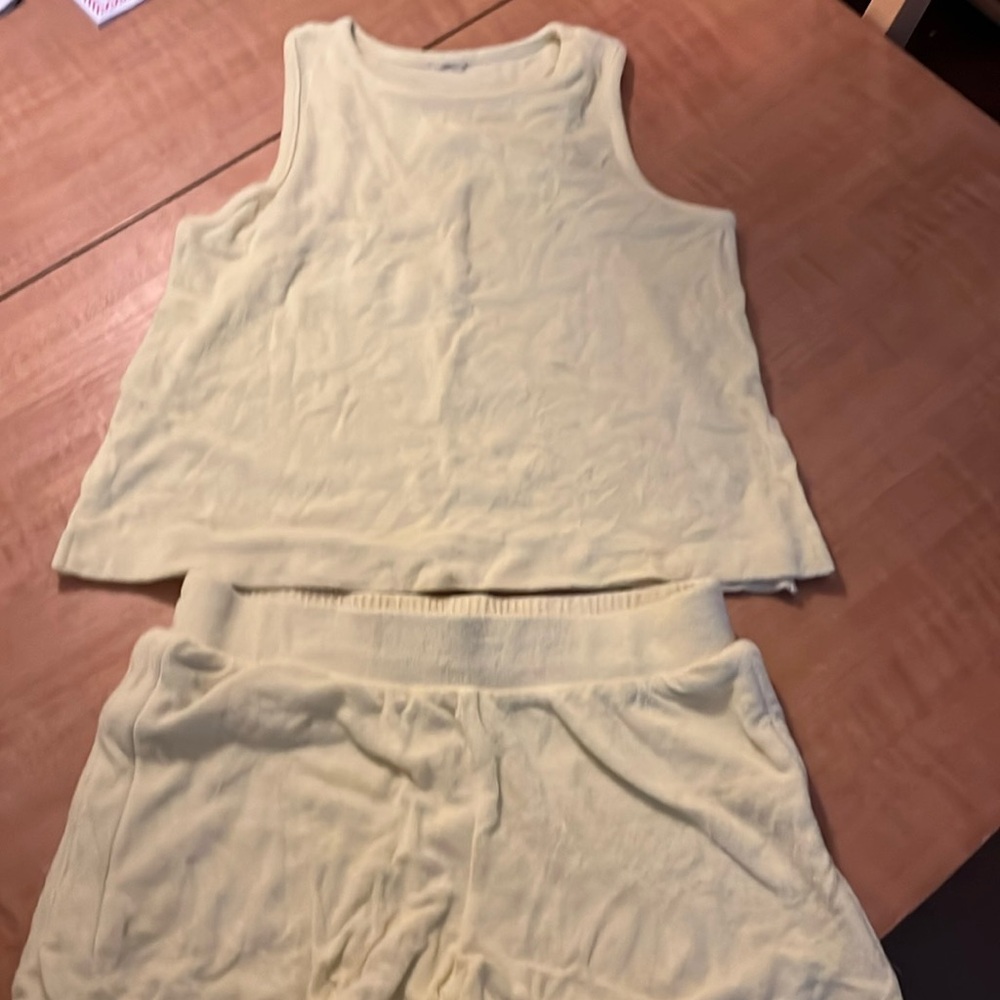 Women’s 2 piece Terry Short Outfit with Sleeveless Shirt. Yellow. Size Small